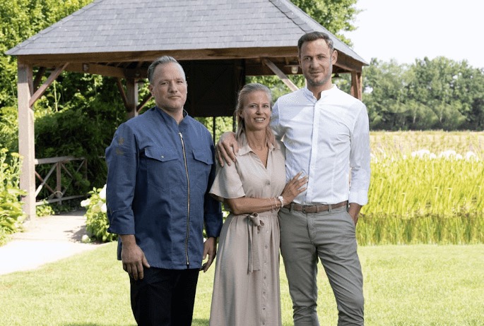 Levi, Marieke en Koen van Hof te Rhode in de tuin in Diest